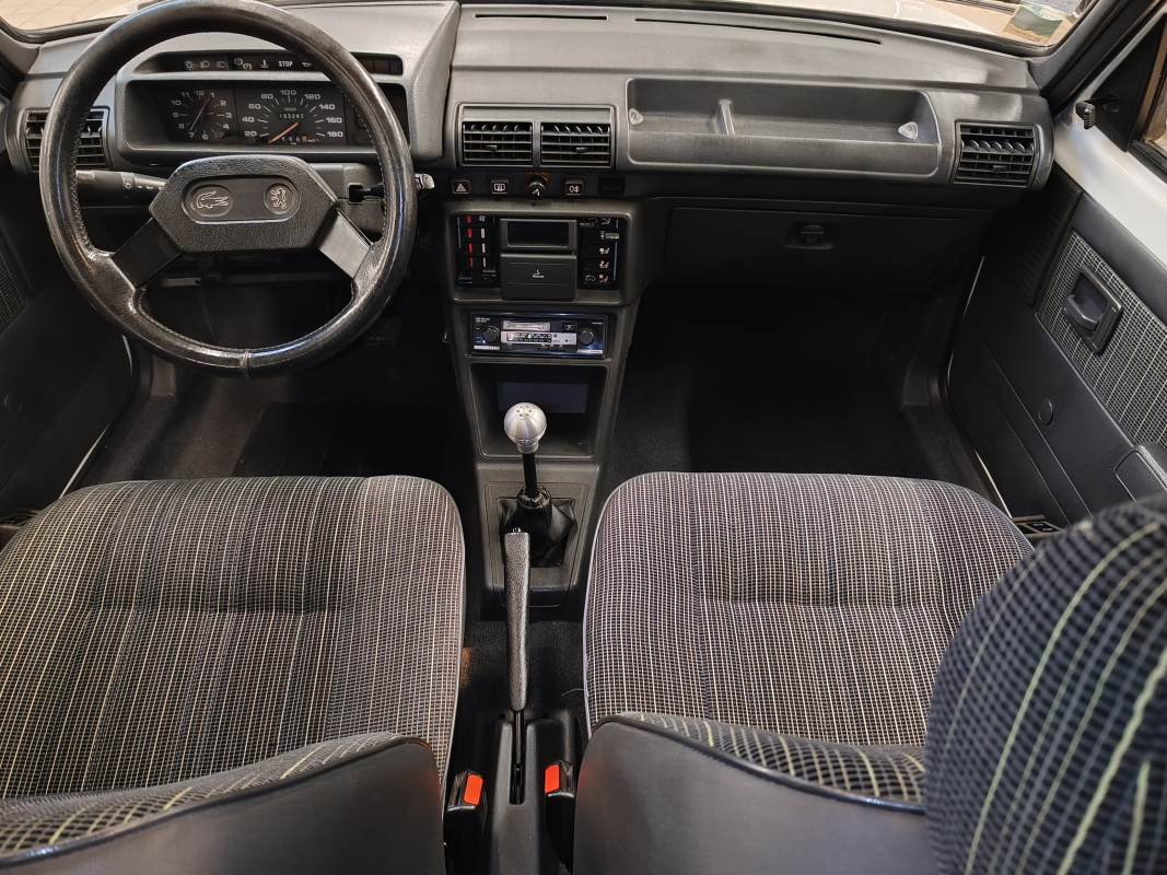 Peugeot 205 — 11