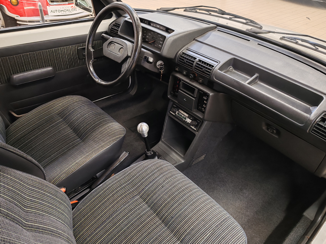 Peugeot 205 — 10