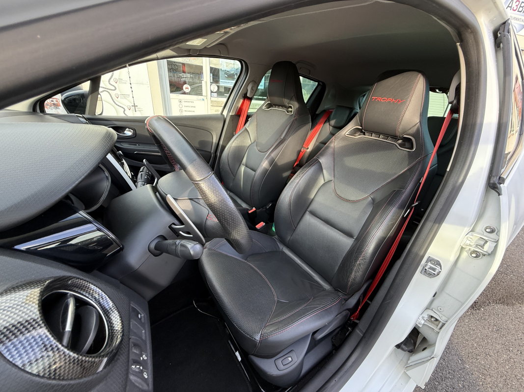 Renault Clio — 10
