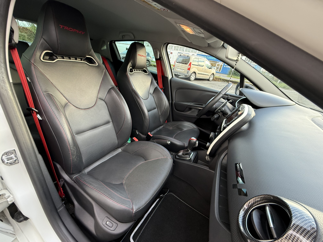 Renault Clio — 12