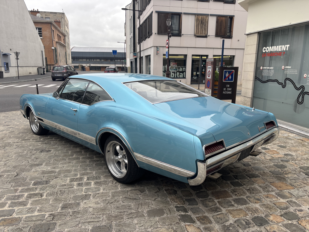 Oldsmobile Delta Custom — 3