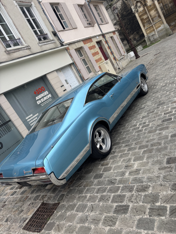 Oldsmobile Delta Custom — 24
