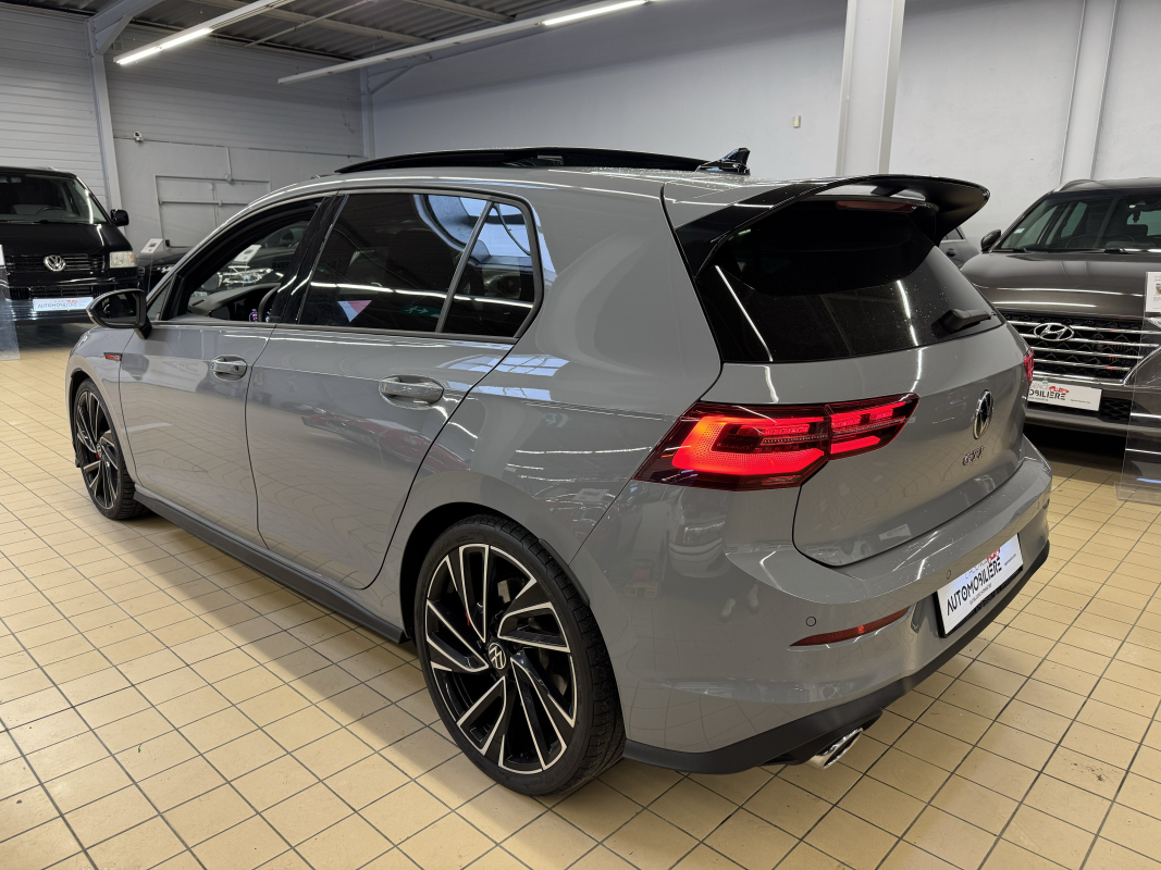Volkswagen Golf — 3