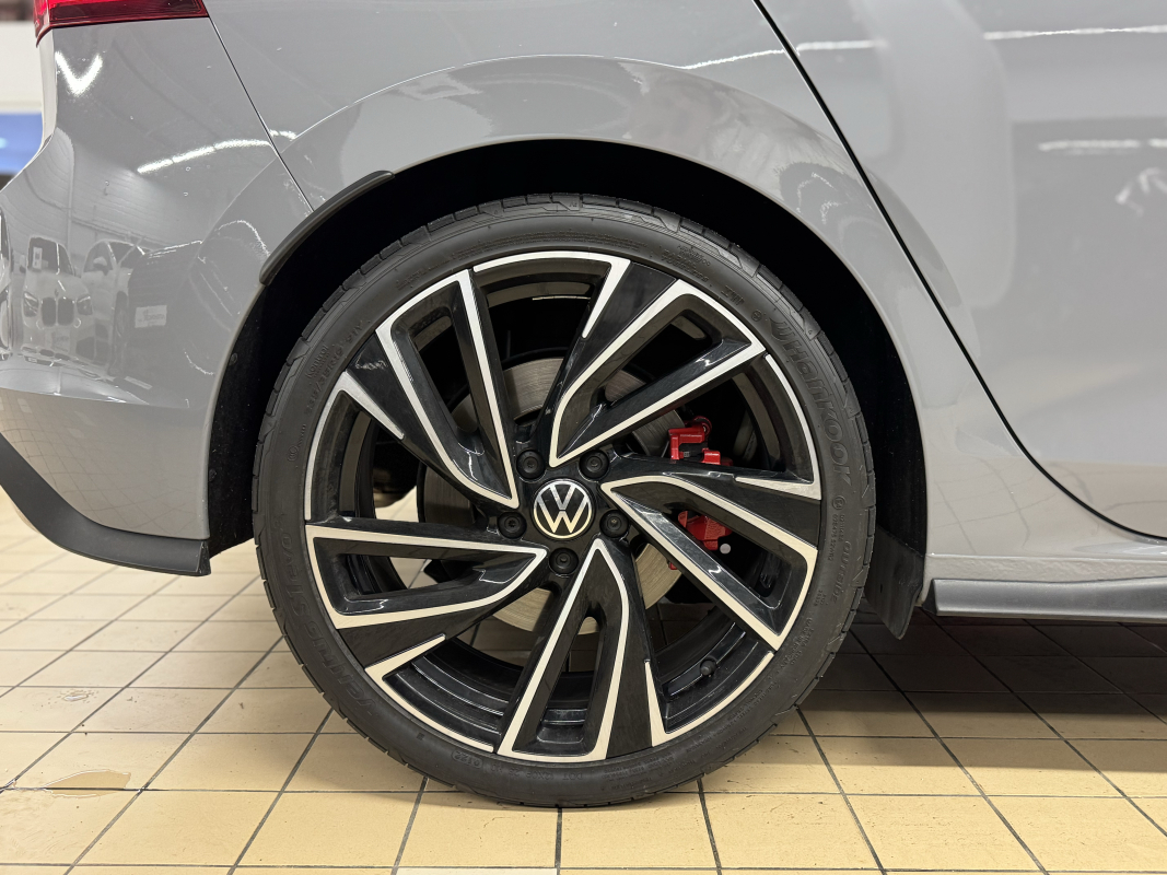Volkswagen Golf — 32