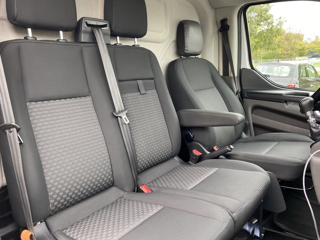 Ford Transit — 12