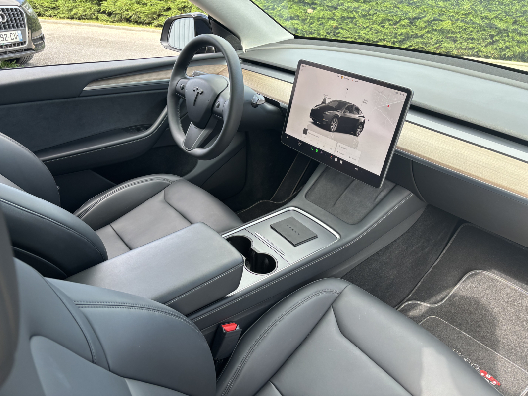 Tesla Model Y — 8