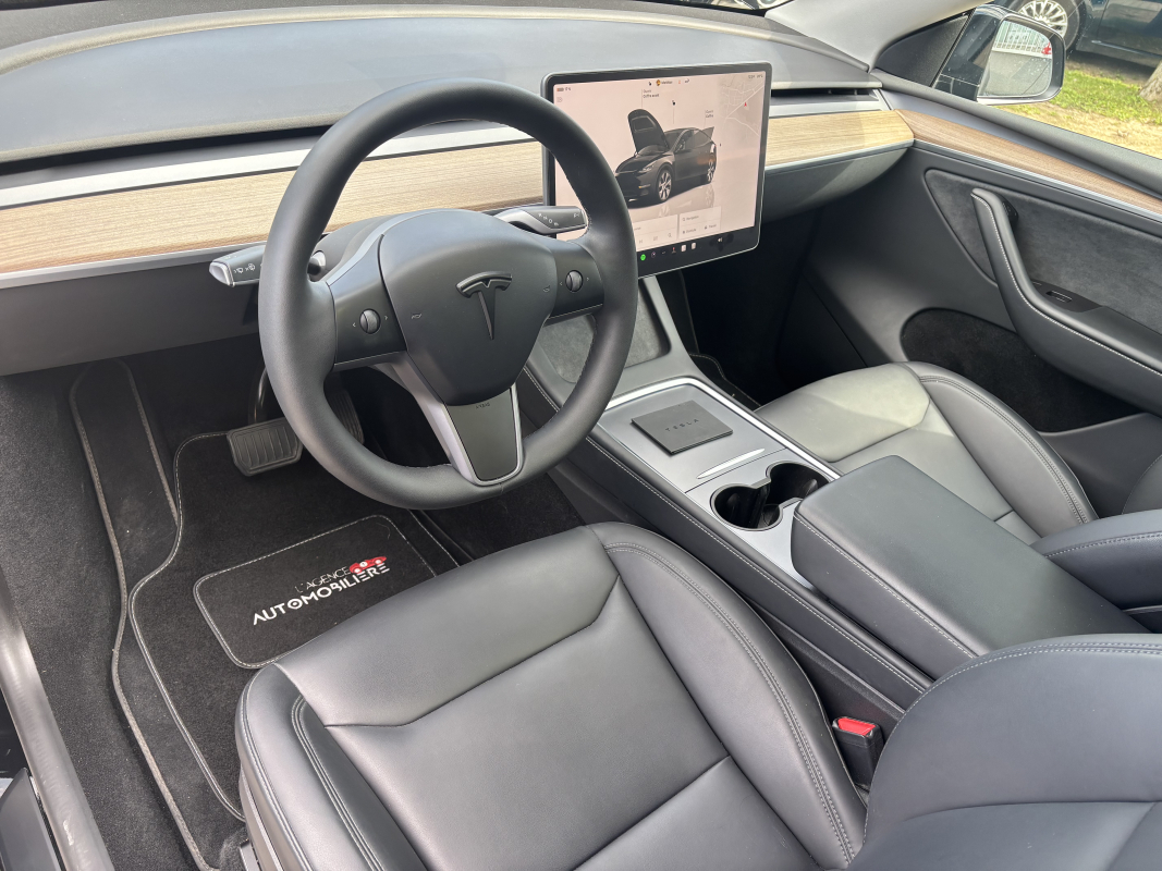 Tesla Model Y — 14
