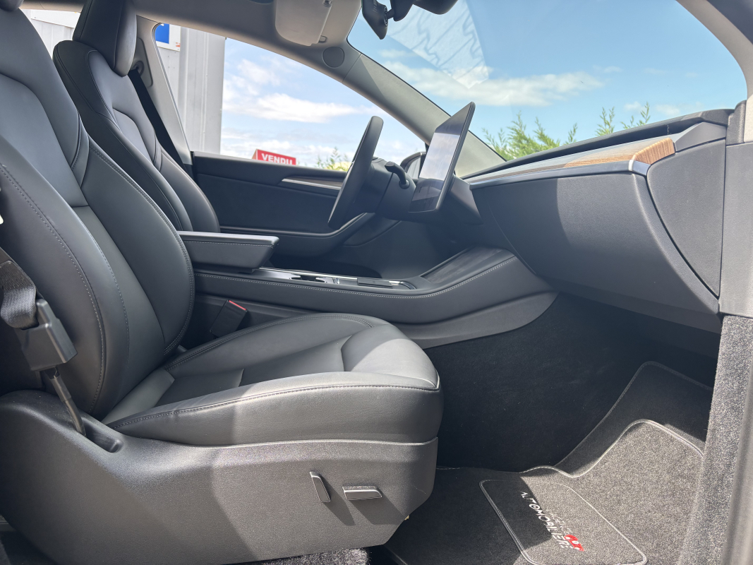Tesla Model Y — 10