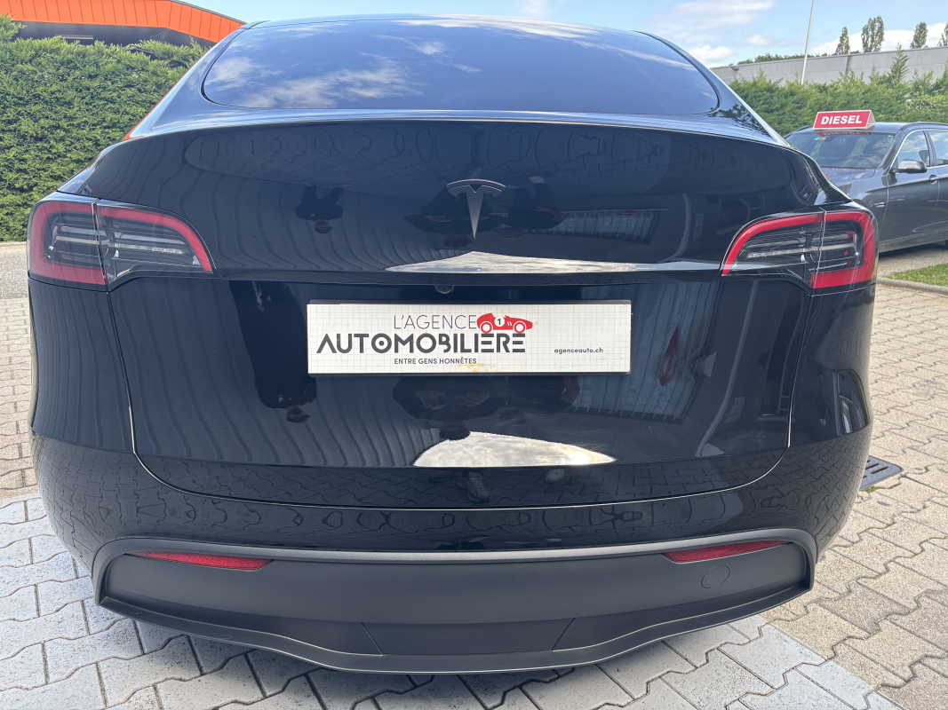 Tesla Model Y — 3