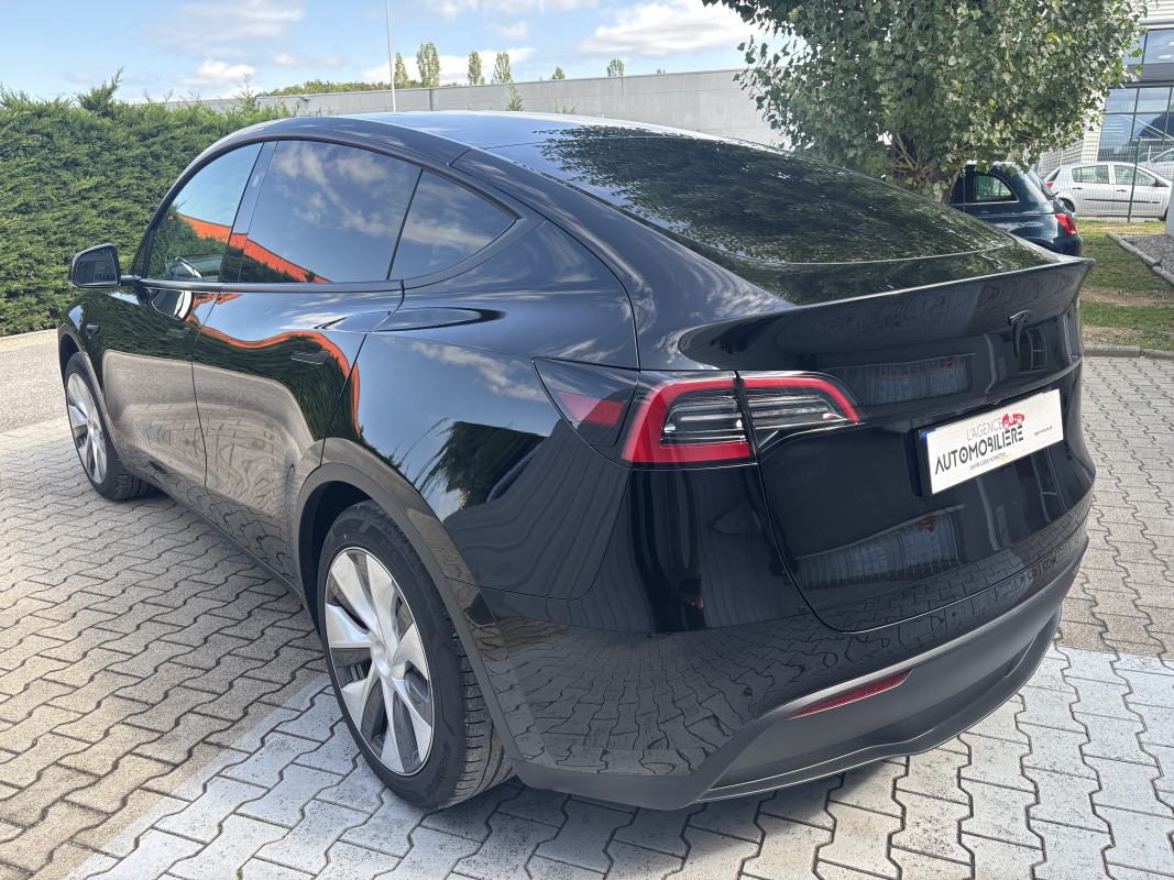 Tesla Model Y — 4