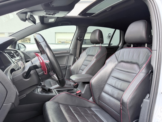 Volkswagen Golf — 4