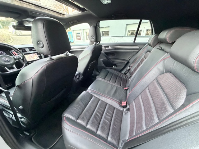 Volkswagen Golf — 7