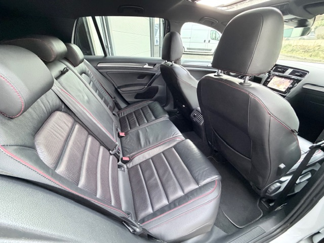 Volkswagen Golf — 15