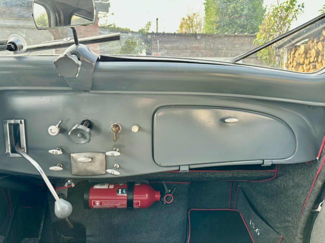 Citroen Traction/15 — 24