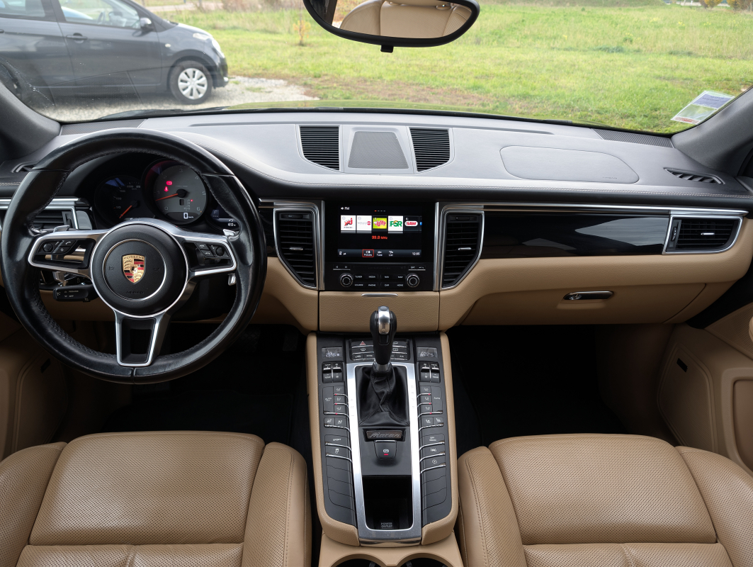 Porsche Macan — 9