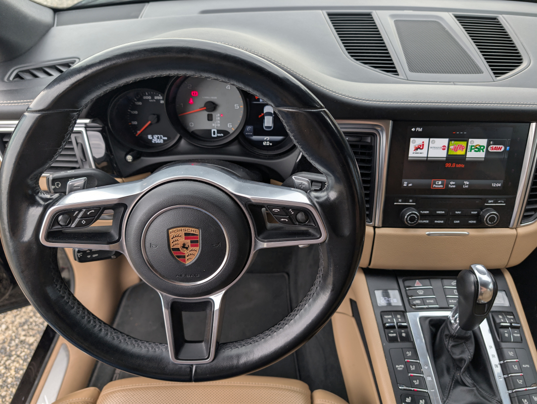 Porsche Macan — 10