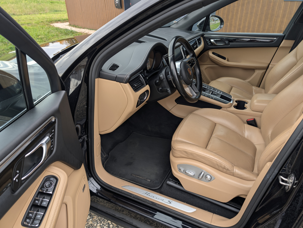 Porsche Macan — 17