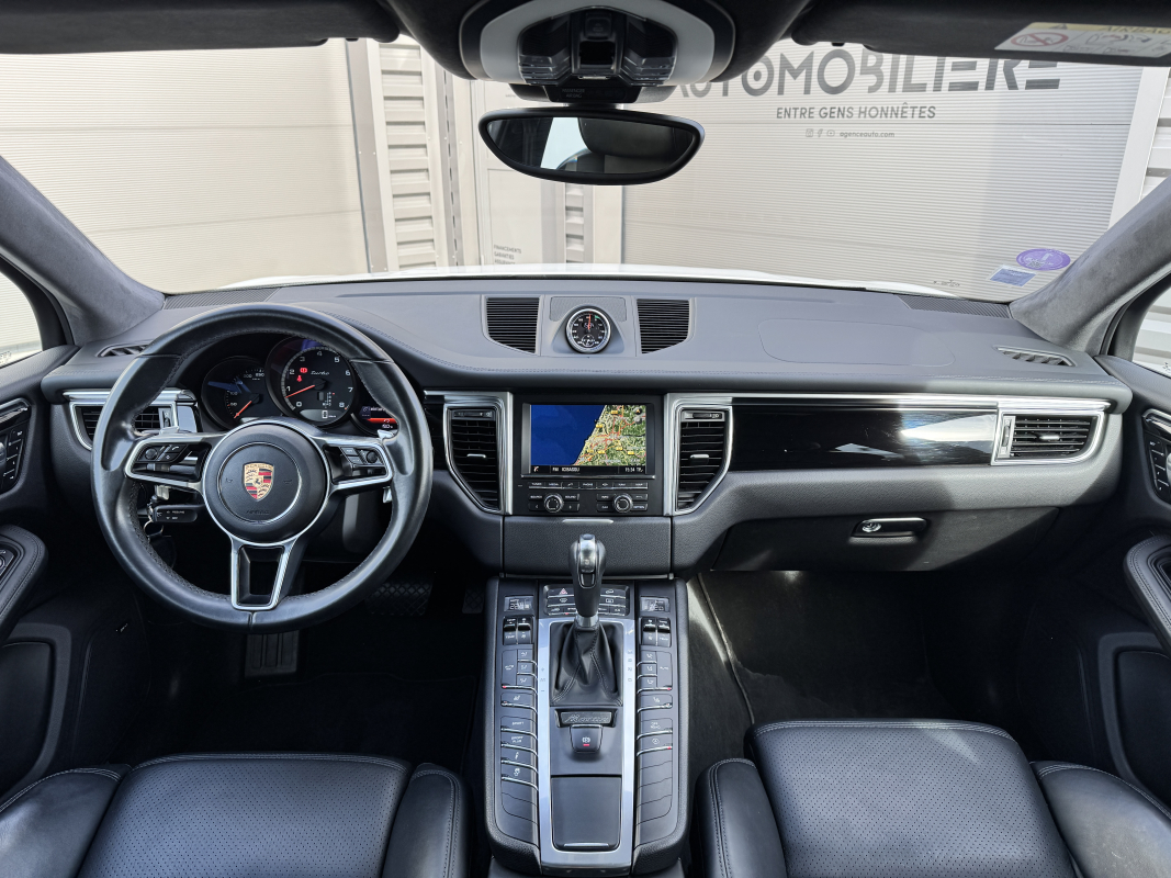 Porsche Macan — 10