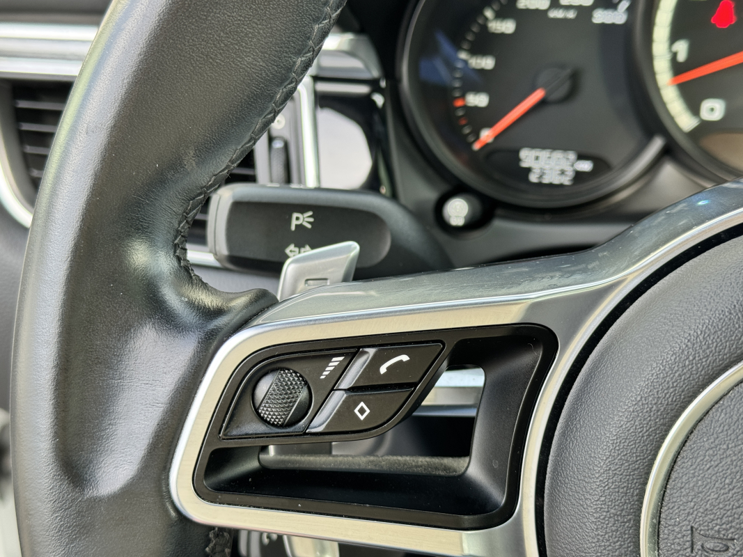 Porsche Macan — 23