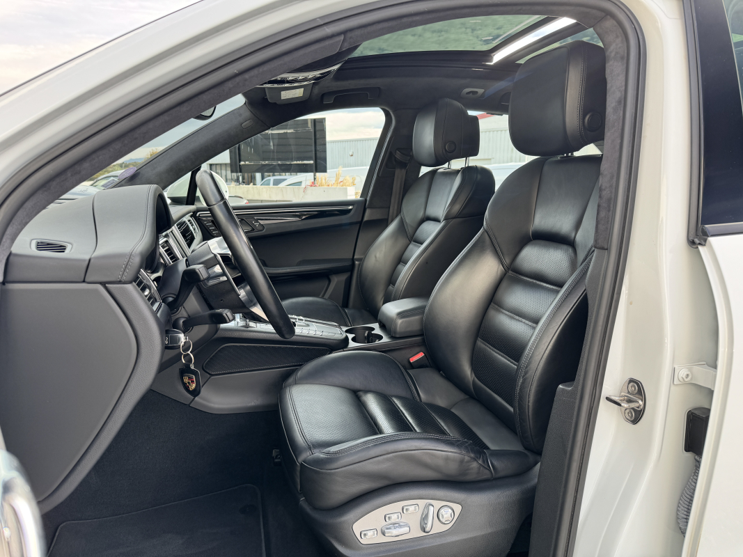 Porsche Macan — 12