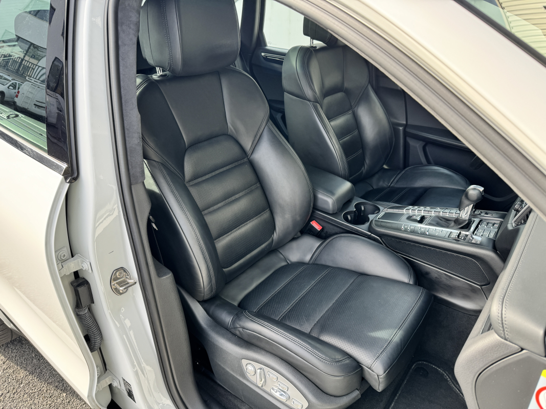 Porsche Macan — 13