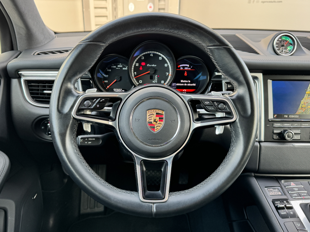 Porsche Macan — 16