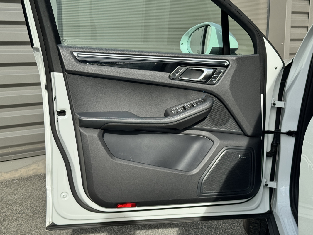 Porsche Macan — 31