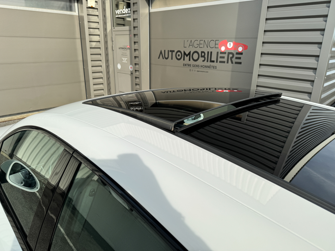 Porsche Macan — 35