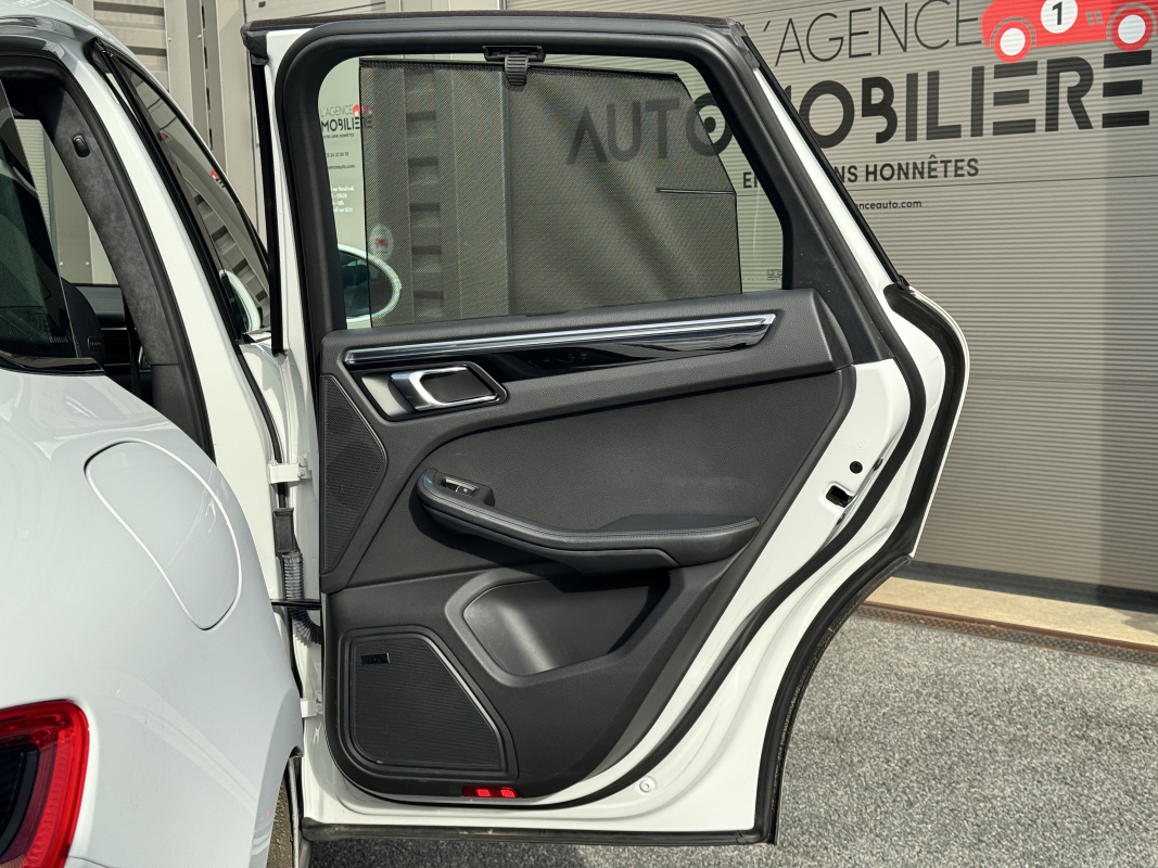 Porsche Macan — 33