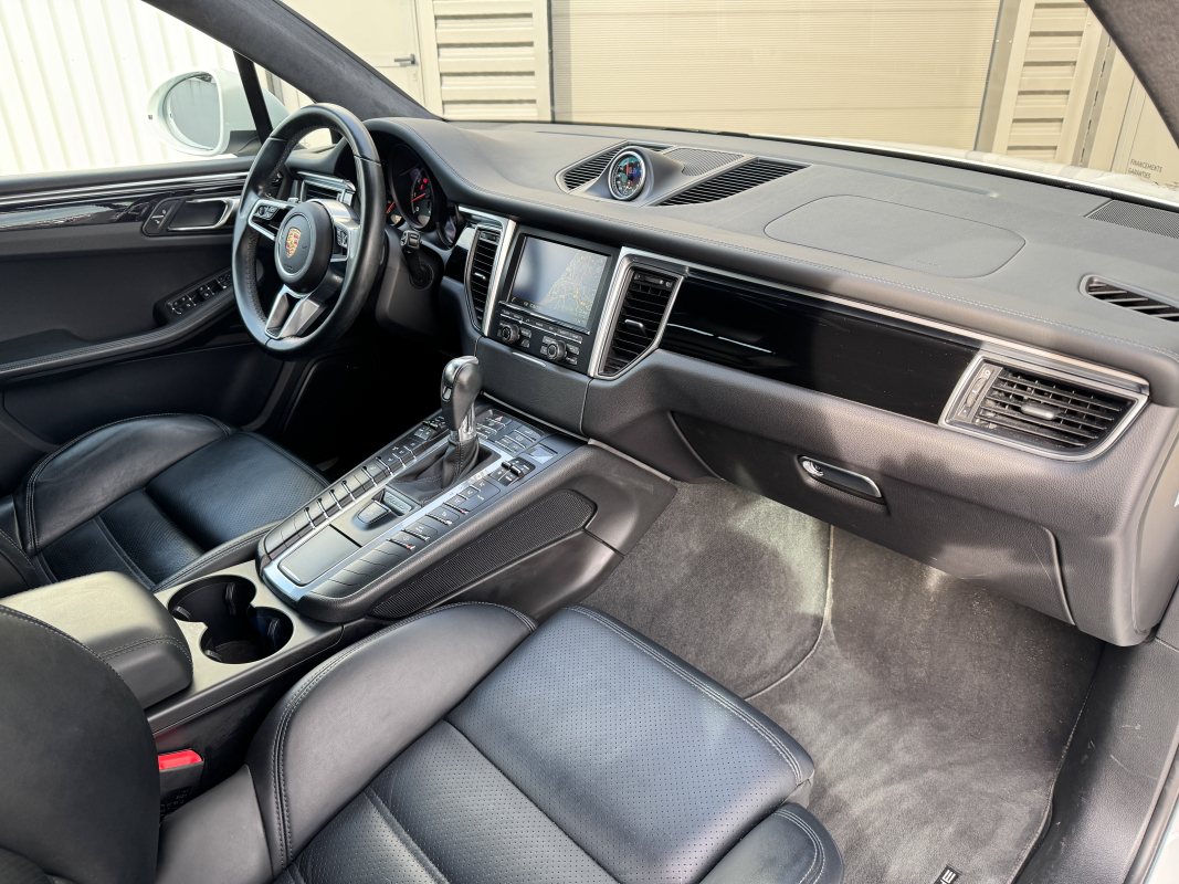 Porsche Macan — 11