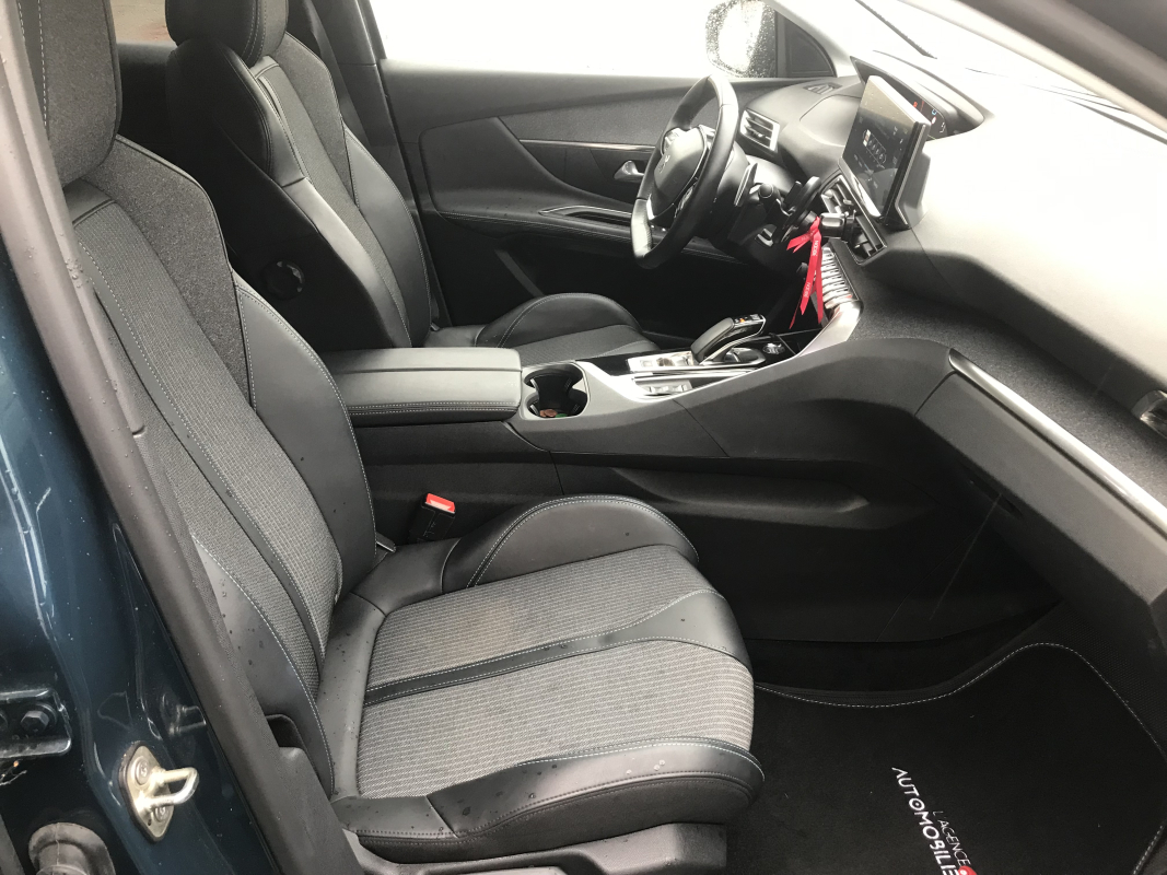 Peugeot 3008 HYbrid4 — 10