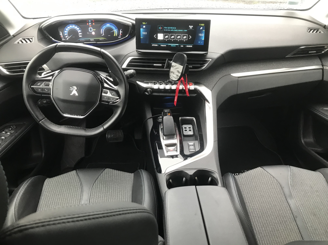 Peugeot 3008 HYbrid4 — 12