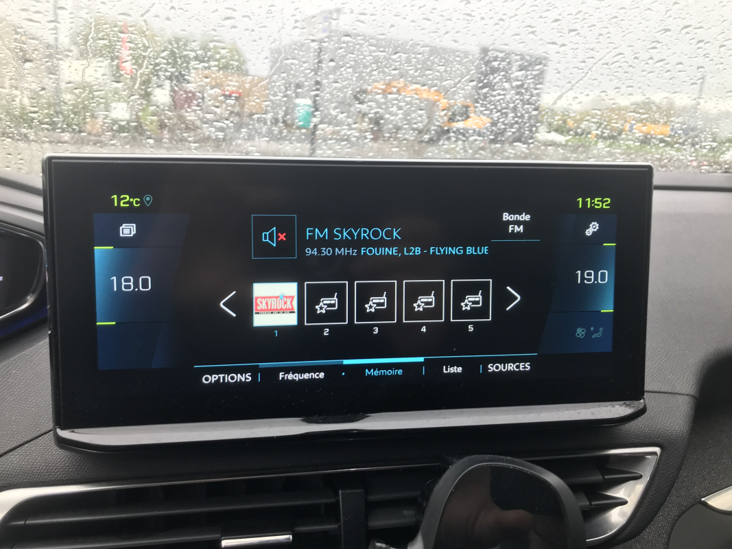 Peugeot 3008 HYbrid4 — 23