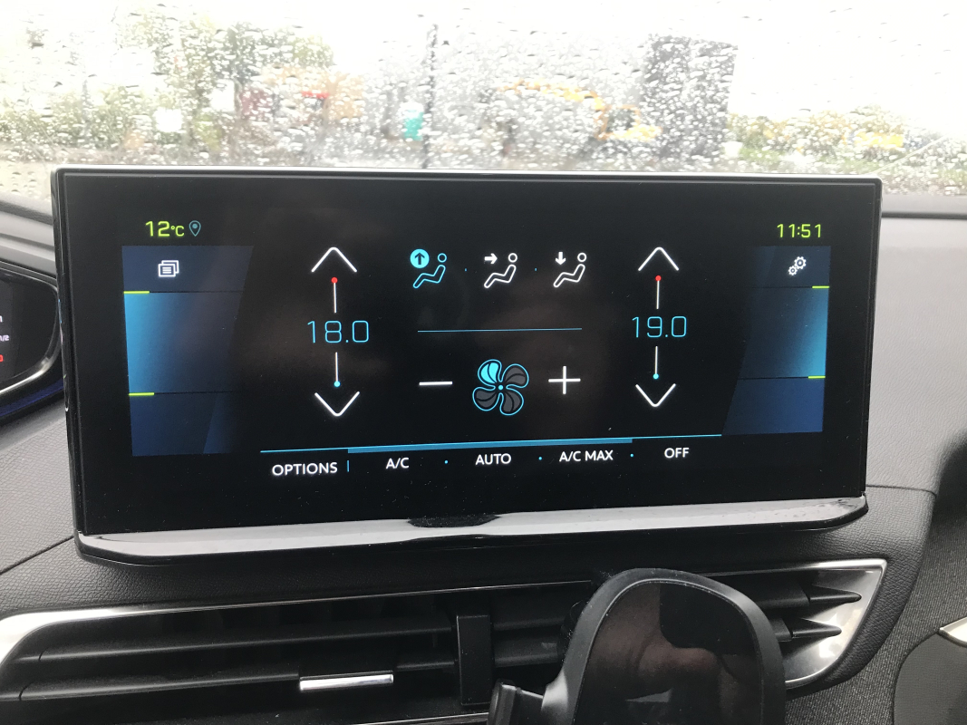 Peugeot 3008 HYbrid4 — 25