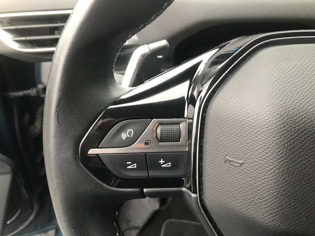 Peugeot 3008 HYbrid4 — 13
