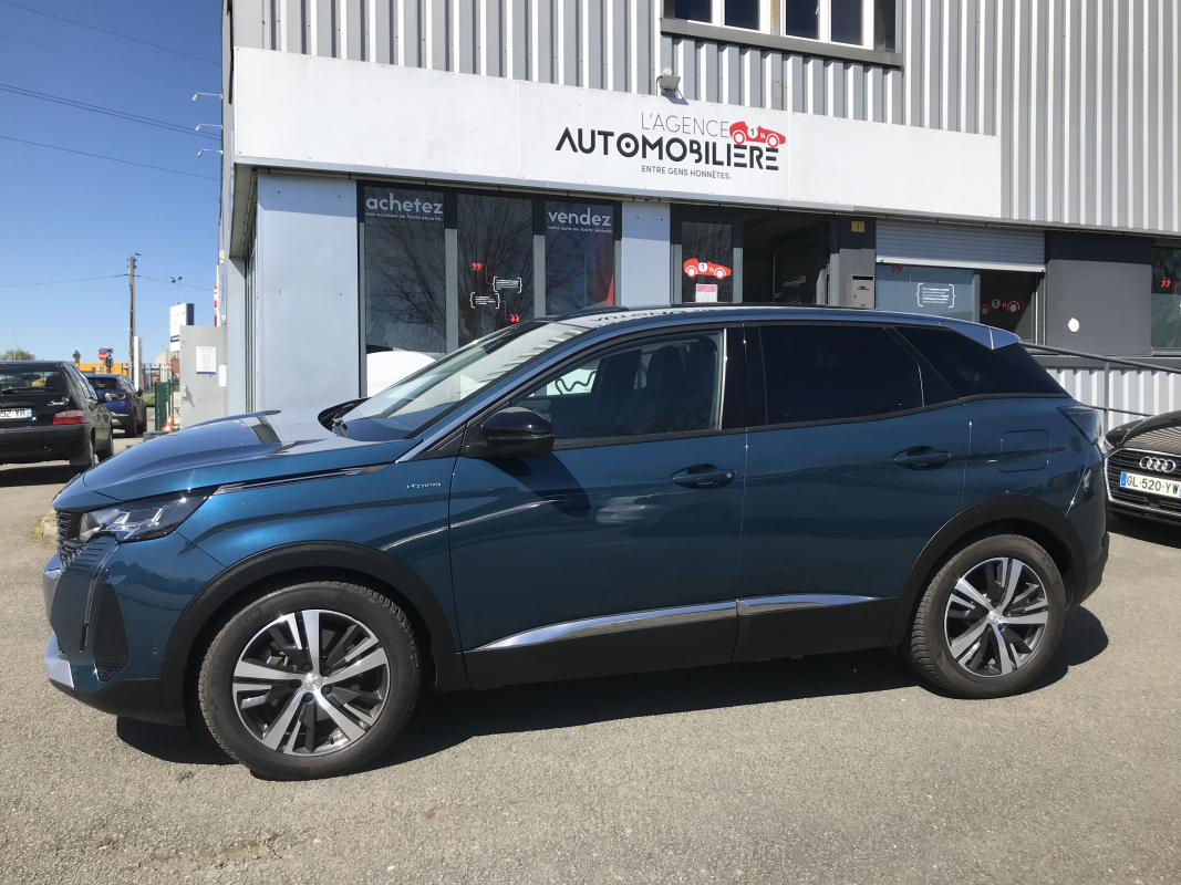 Peugeot 3008 HYbrid4 — 2