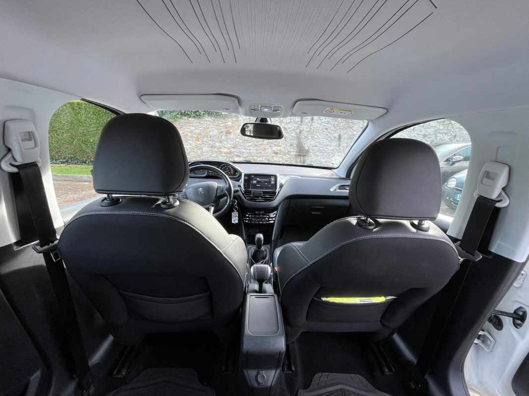 Peugeot 2008 — 18