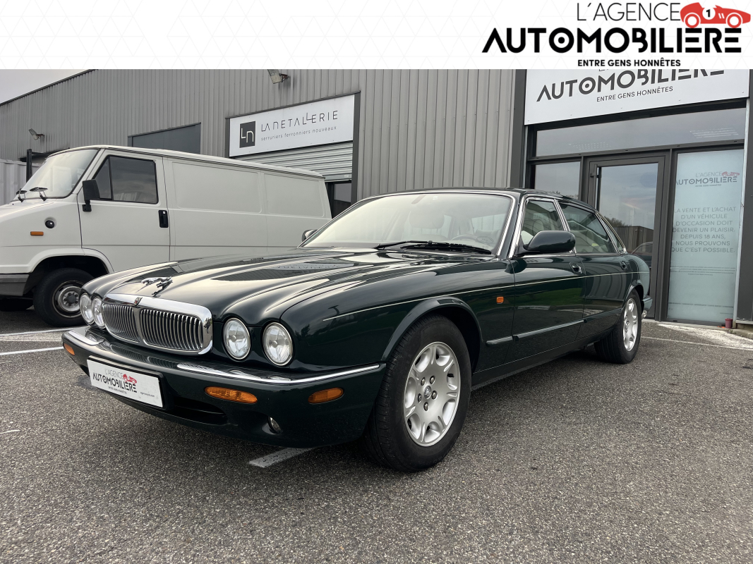 Jaguar XJ — 7