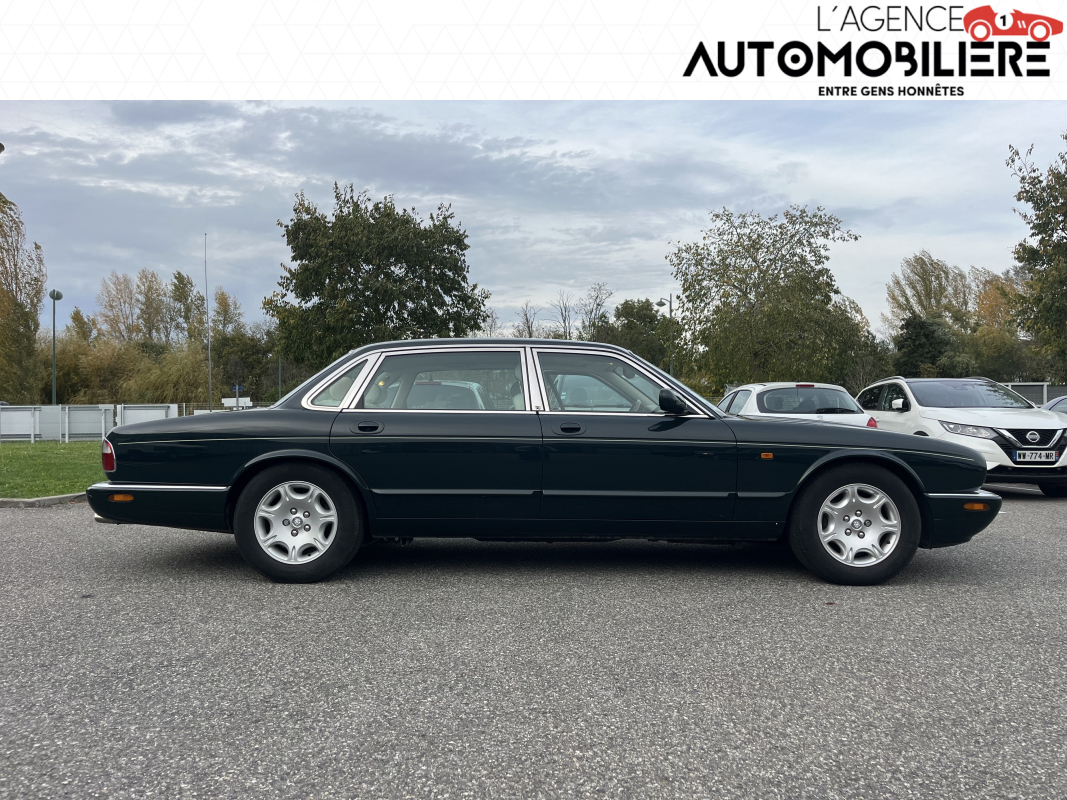 Jaguar XJ — 2
