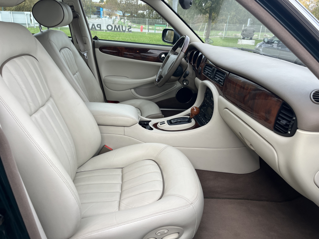 Jaguar XJ — 17