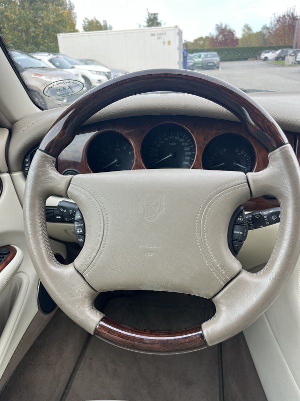 Jaguar XJ — 19