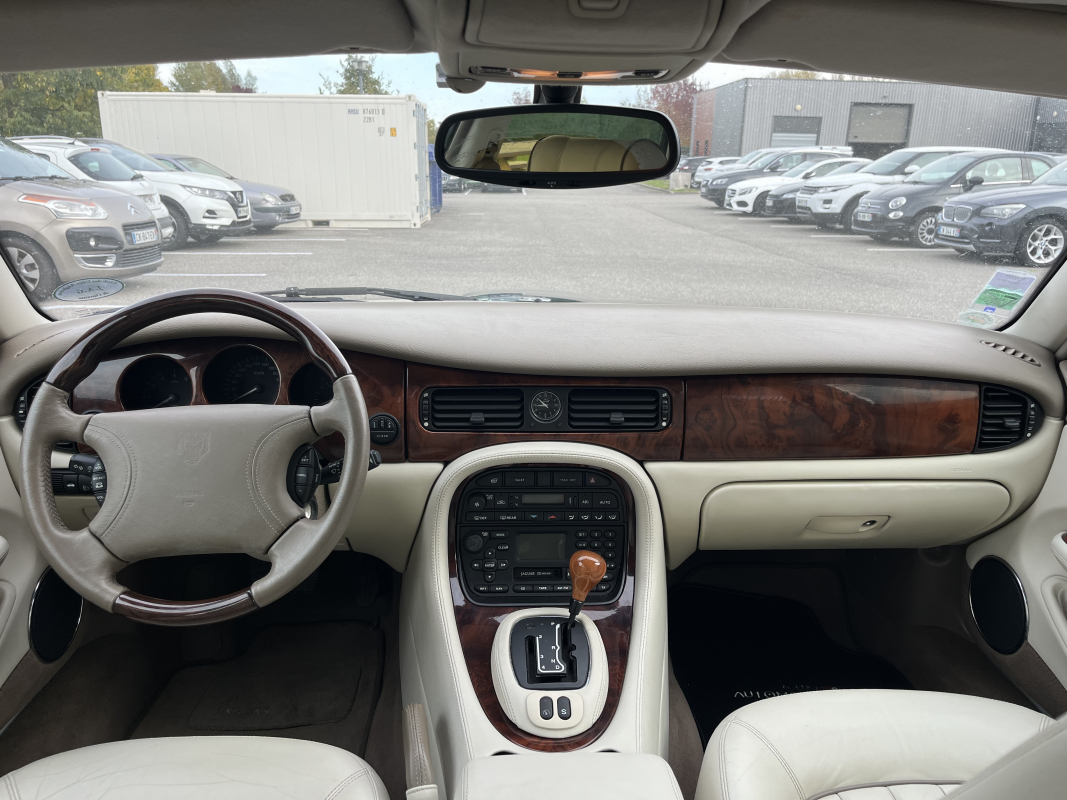 Jaguar XJ — 21