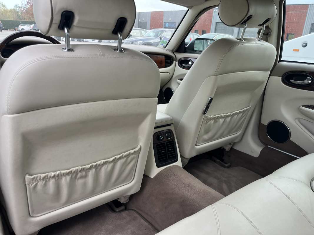 Jaguar XJ — 15