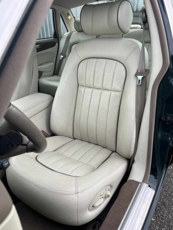 Jaguar XJ — 10