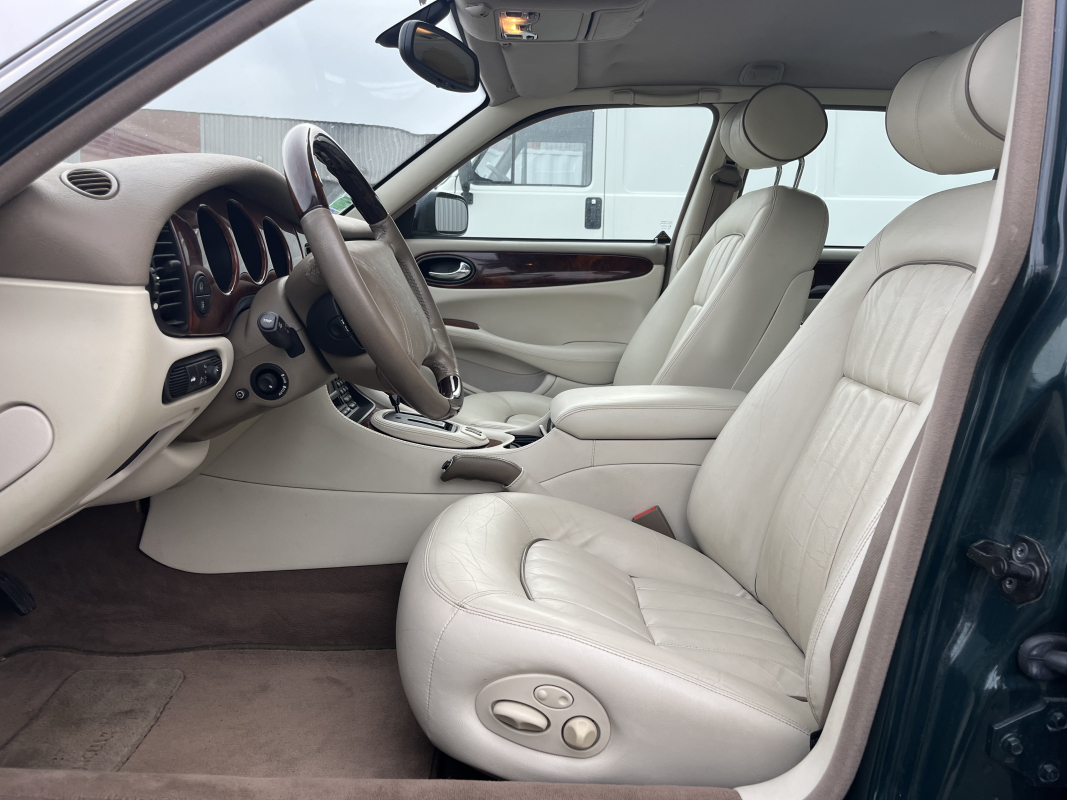 Jaguar XJ — 11