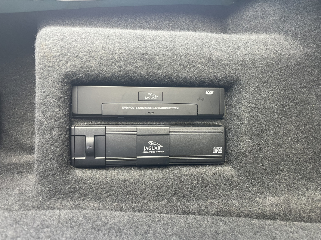 Jaguar XJ — 24
