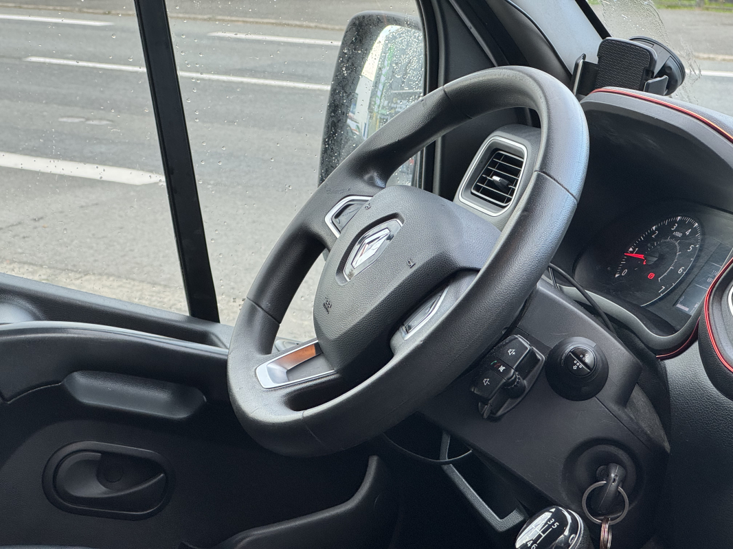 Renault Master — 25