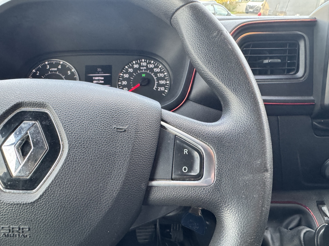 Renault Master — 24