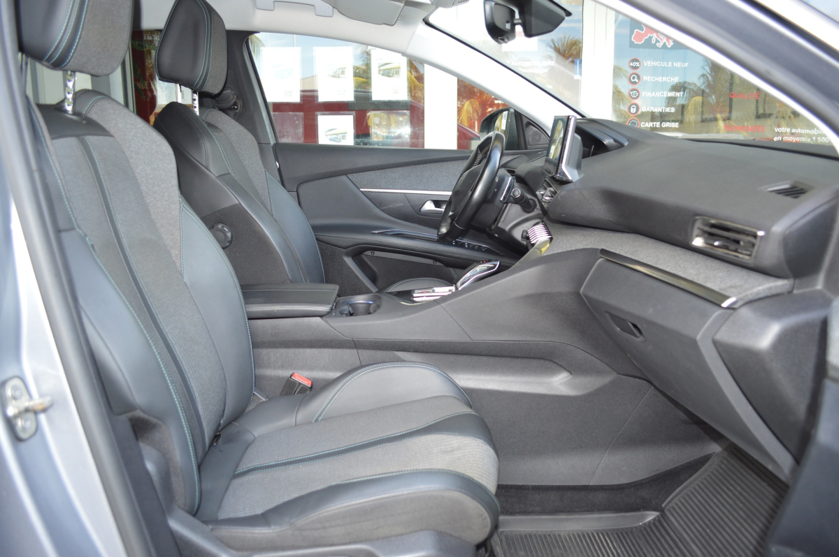 Peugeot 3008 HYbrid4 — 15