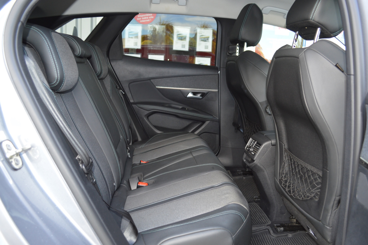Peugeot 3008 HYbrid4 — 16